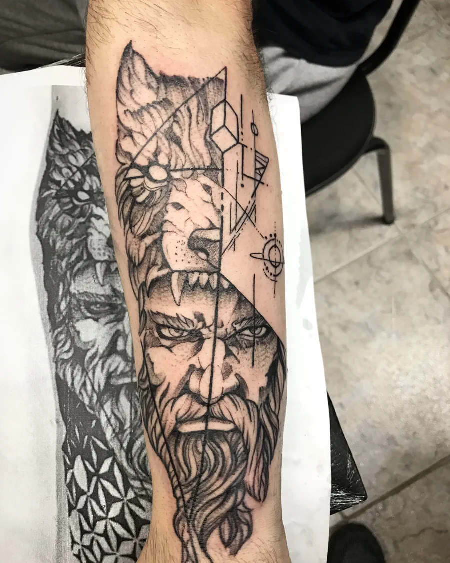 Tatuagem geométrica de rosto e folhagens realizada pela Lopes Tattoo